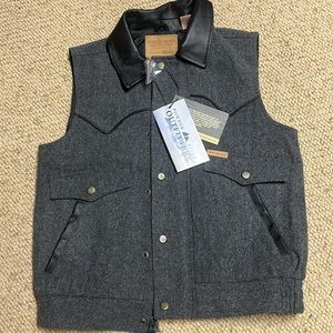 NWT Men’s Powder River Wool Vest
